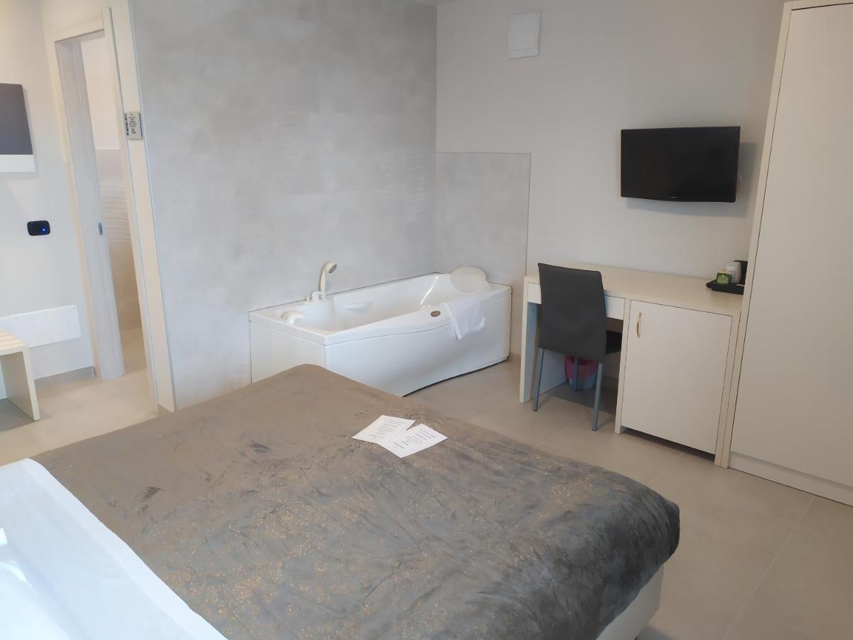 Garda Diamant Bed & Breakfast Desenzano del Garda Ngoại thất bức ảnh