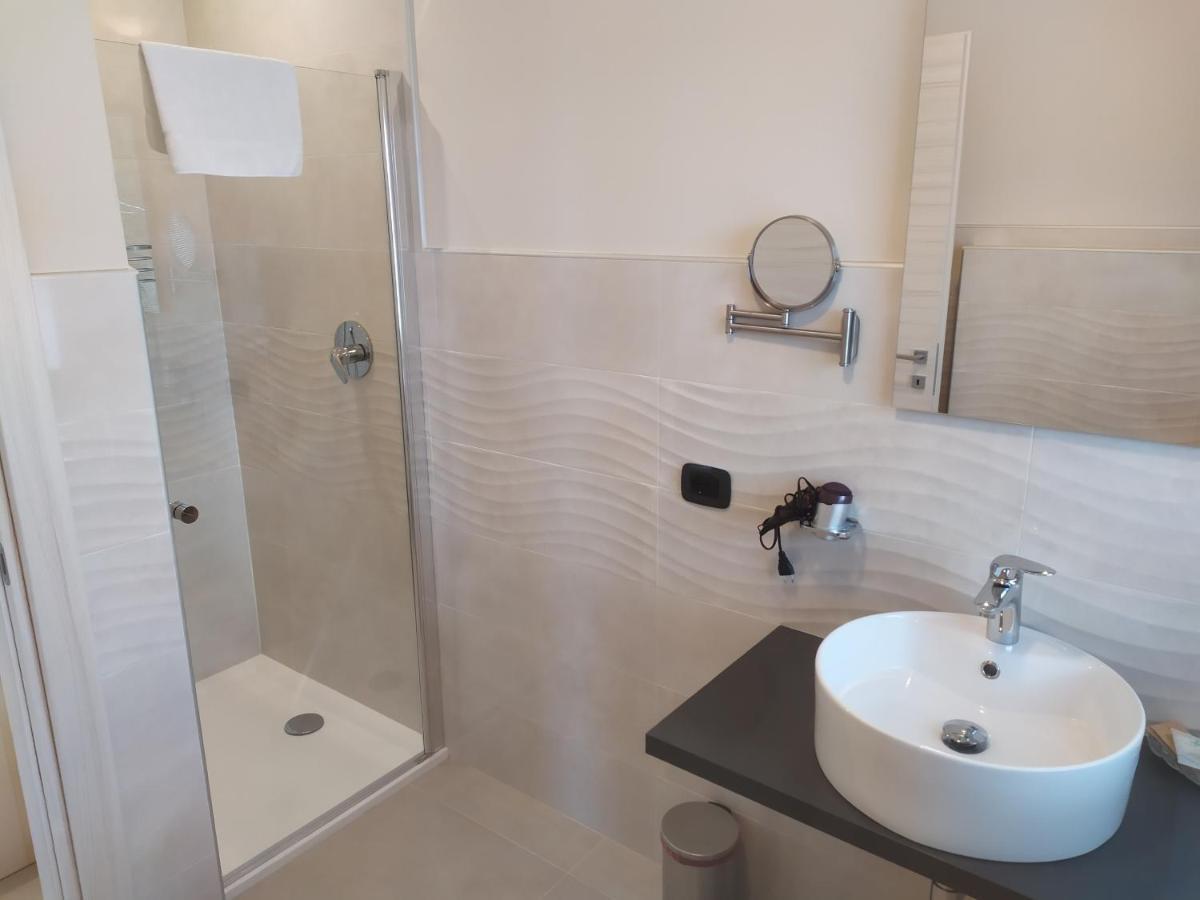 Garda Diamant Bed & Breakfast Desenzano del Garda Ngoại thất bức ảnh