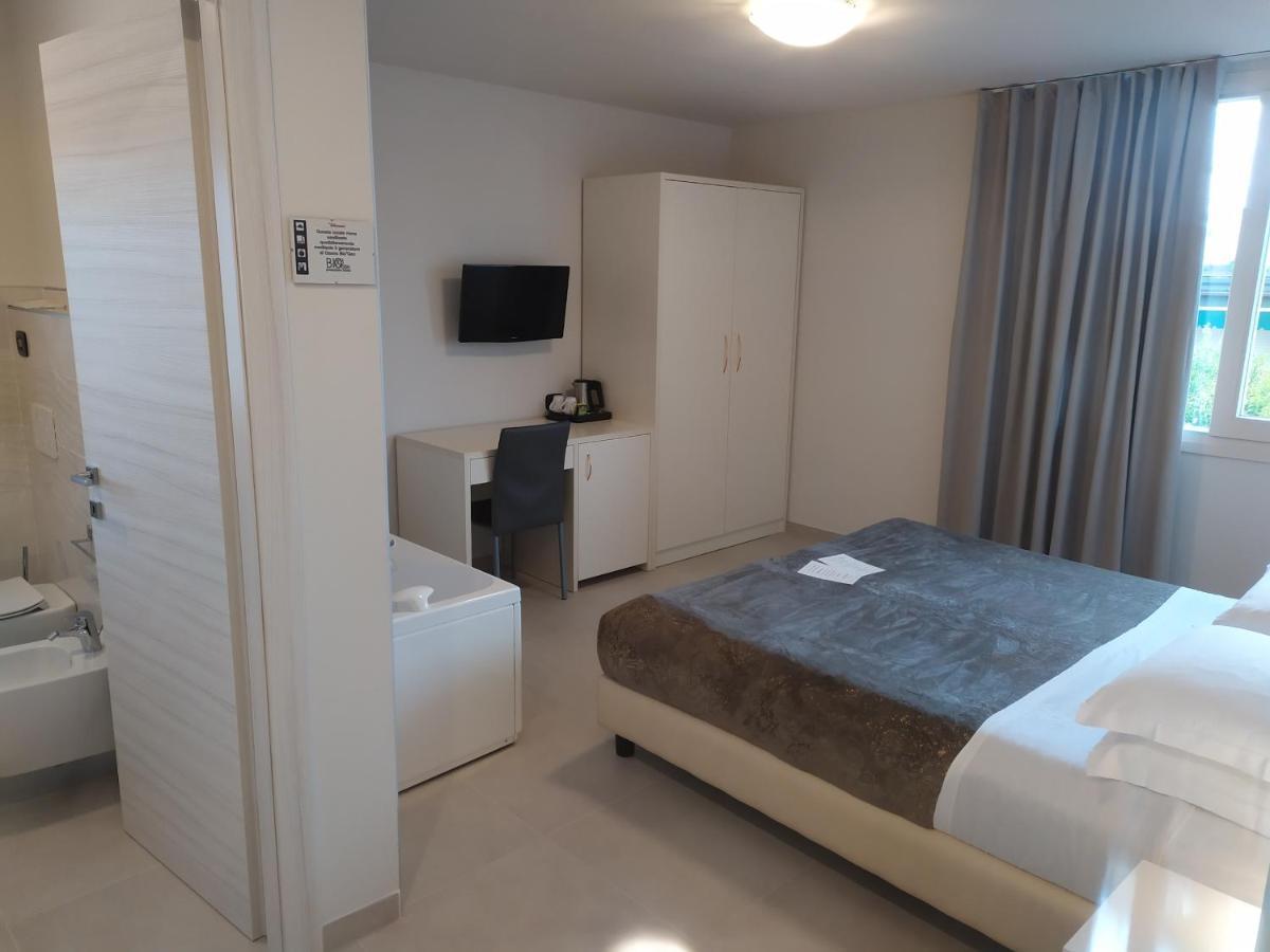 Garda Diamant Bed & Breakfast Desenzano del Garda Ngoại thất bức ảnh