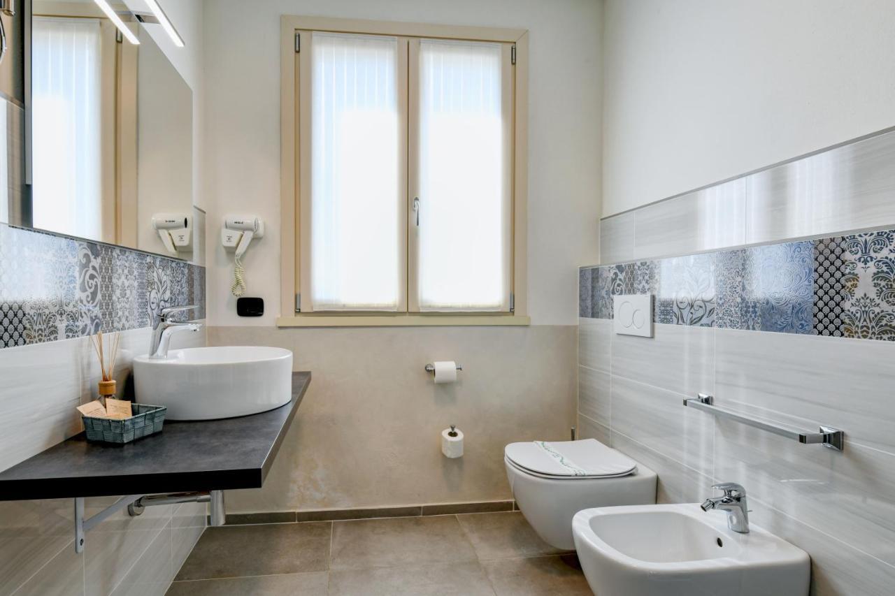 Garda Diamant Bed & Breakfast Desenzano del Garda Ngoại thất bức ảnh